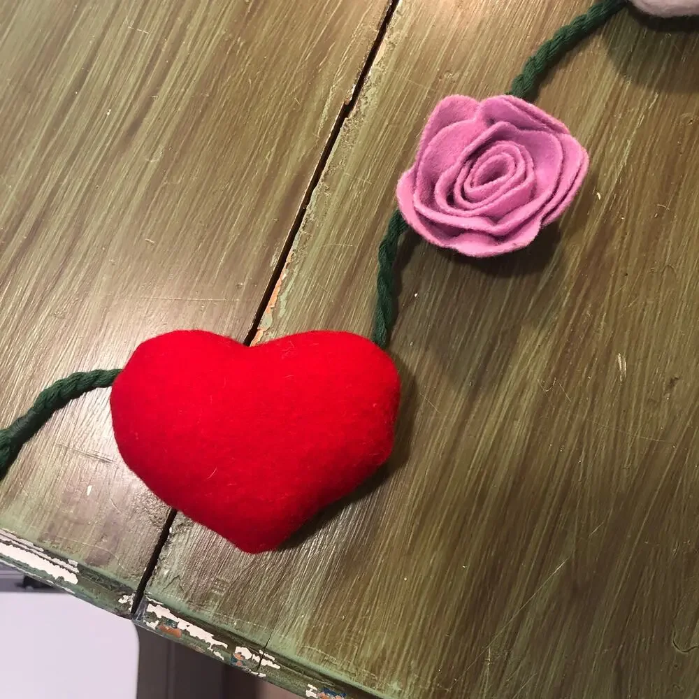 Target Threshold New without Box Garland Felt Hearts and Roses Valentine's Day